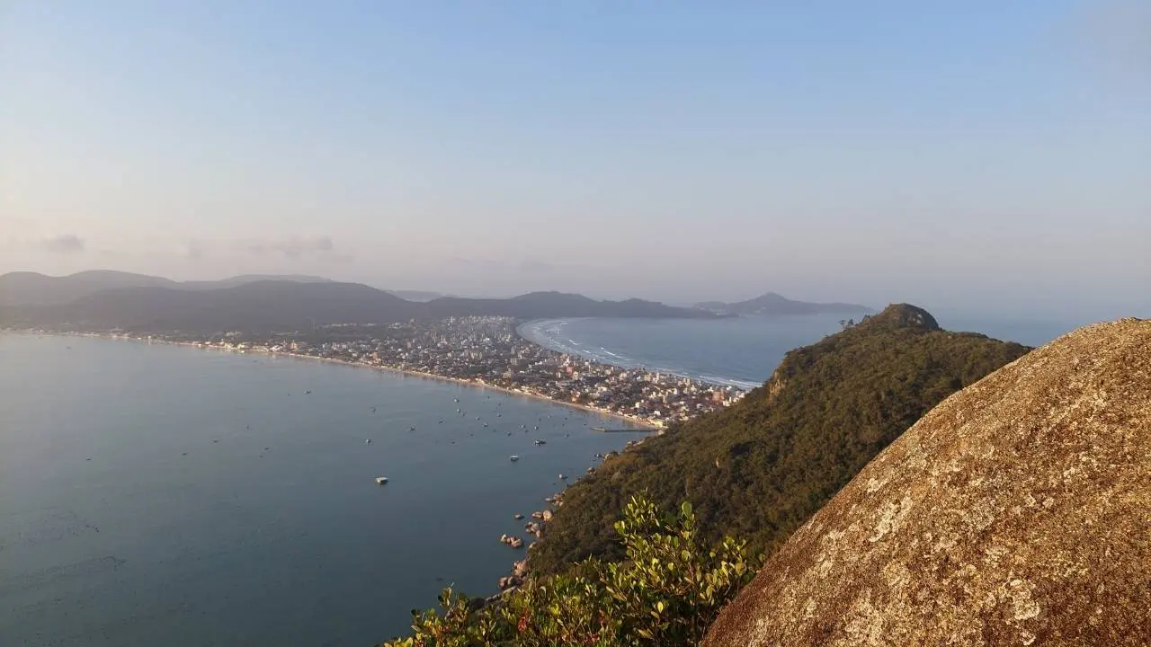 bombinhas e morro do macaco • Rota dos Viajantes