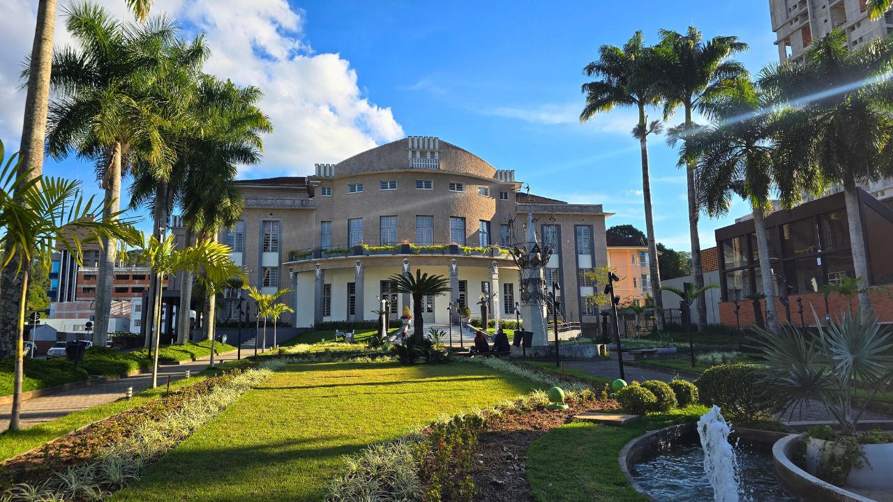 O que fazer em Blumenau: Guia Completo com Roteiro 16 teatro carlos gomes blumenau • Rota dos Viajantes