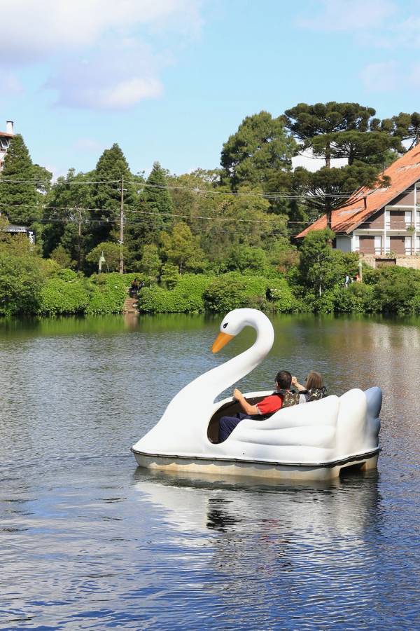 lago negro gramado pedalinho • Rota dos Viajantes