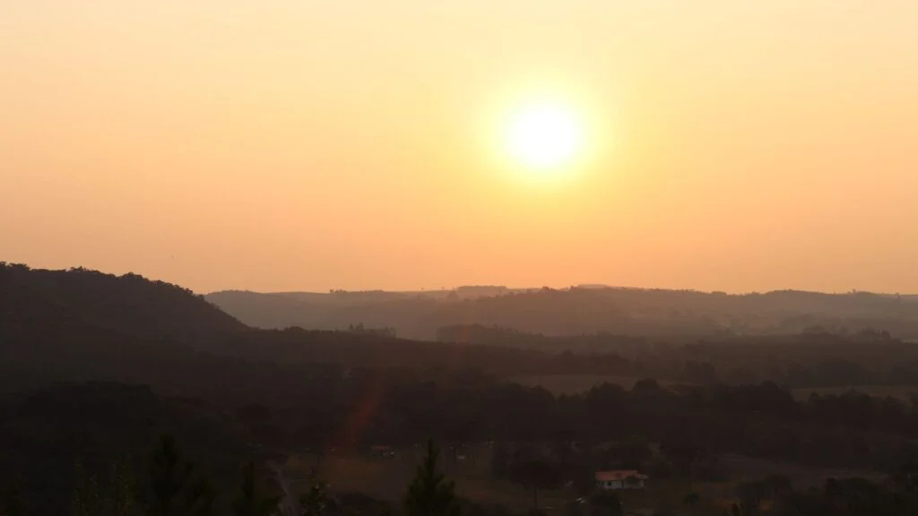Vale do Bituva: Um Refúgio de Tranquilidade em Rio Negrinho 7 por do sol vale do bituva • Rota dos Viajantes