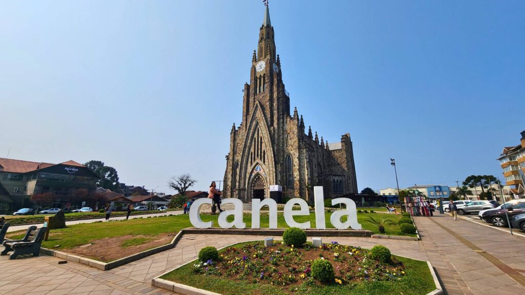 catedral de pedra • Rota dos Viajantes