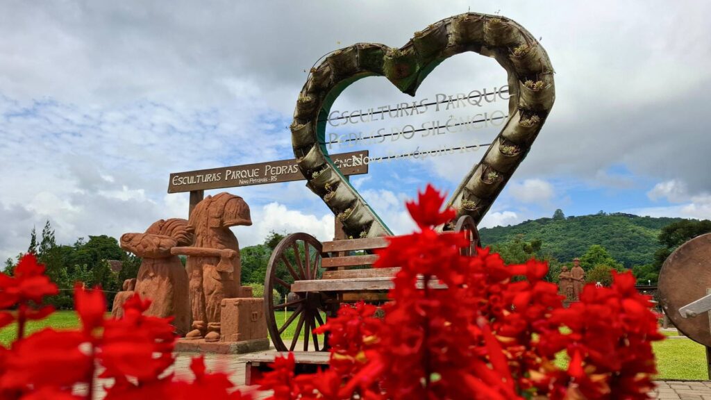 O que fazer em Nova Petrópolis? Principais atrações 6 esculturas parque pedras do silencio • Rota dos Viajantes
