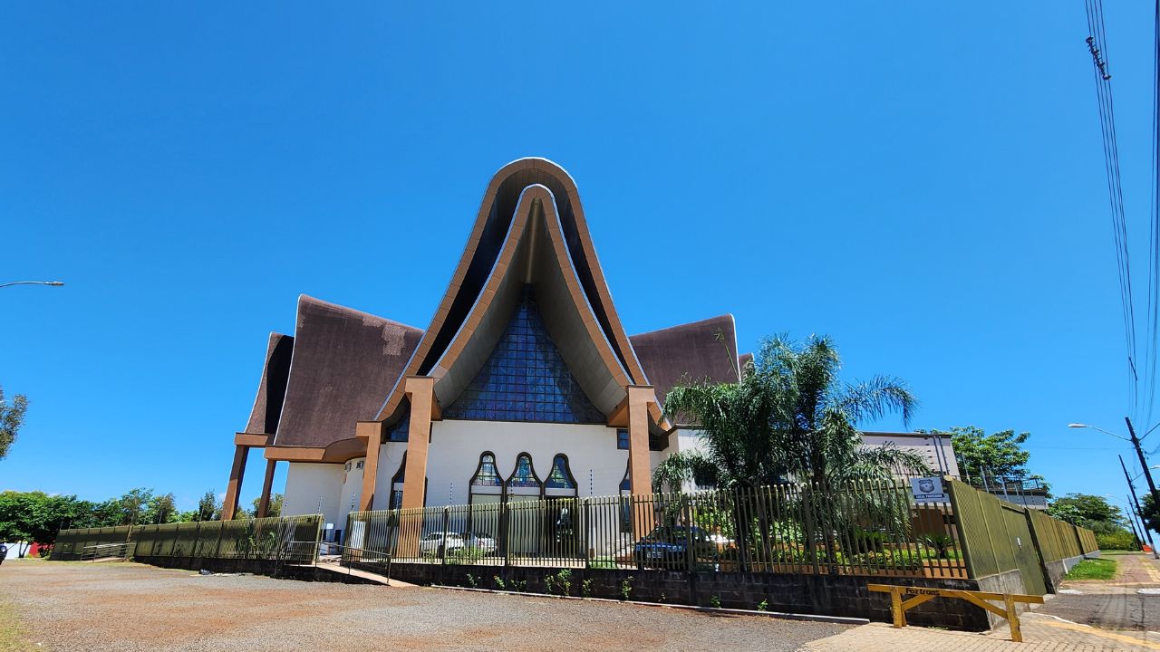 Locais Religiosos em Foz do Iguaçu: Um Roteiro de Diversidade Espiritual e Cultural Locais Religiosos em Foz do Iguaçu: Um Roteiro de Diversidade Espiritual e Cultural