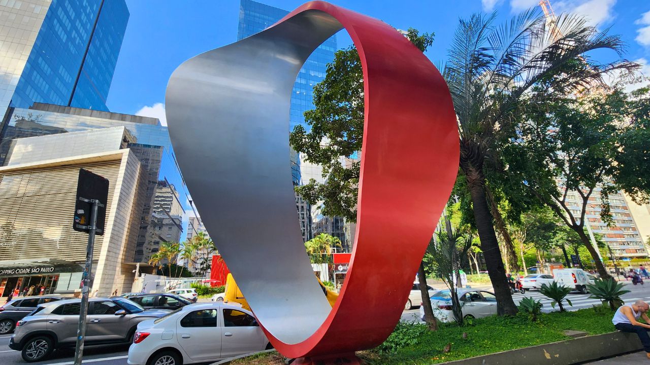 O que fazer em São Paulo em um dia: roteiro completo pelo centro e Paulista 4 escultura avenida paulista sao paulo • Rota dos Viajantes