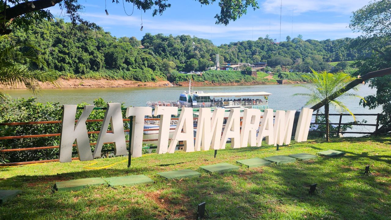 Kattamaram II em Foz: Vale a Pena o Passeio? Kattamaram II em Foz: Vale a Pena o Passeio?
