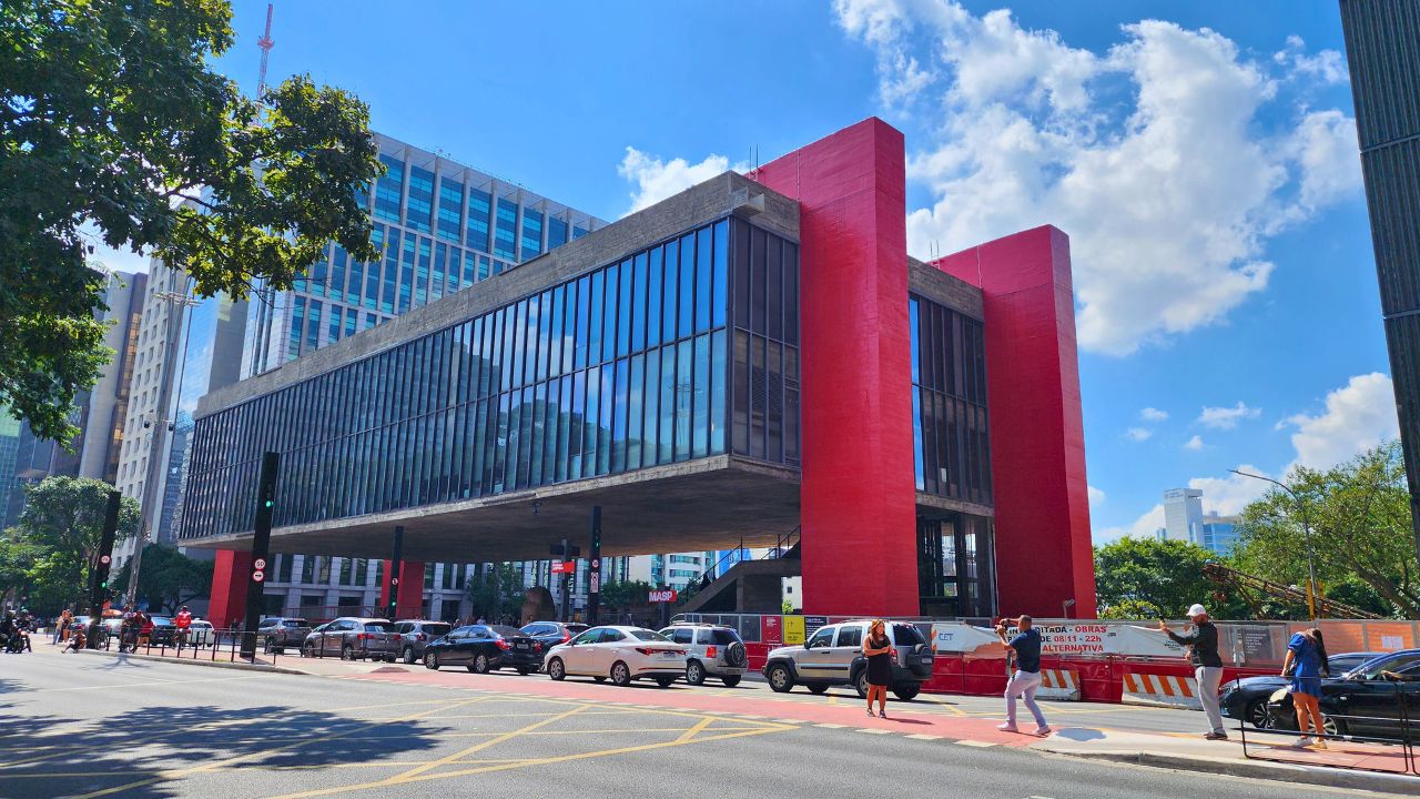 Tour pela Avenida Paulista: roteiro histórico, cultural e imperdível 4 MASP melhor angulo na avenida paulista