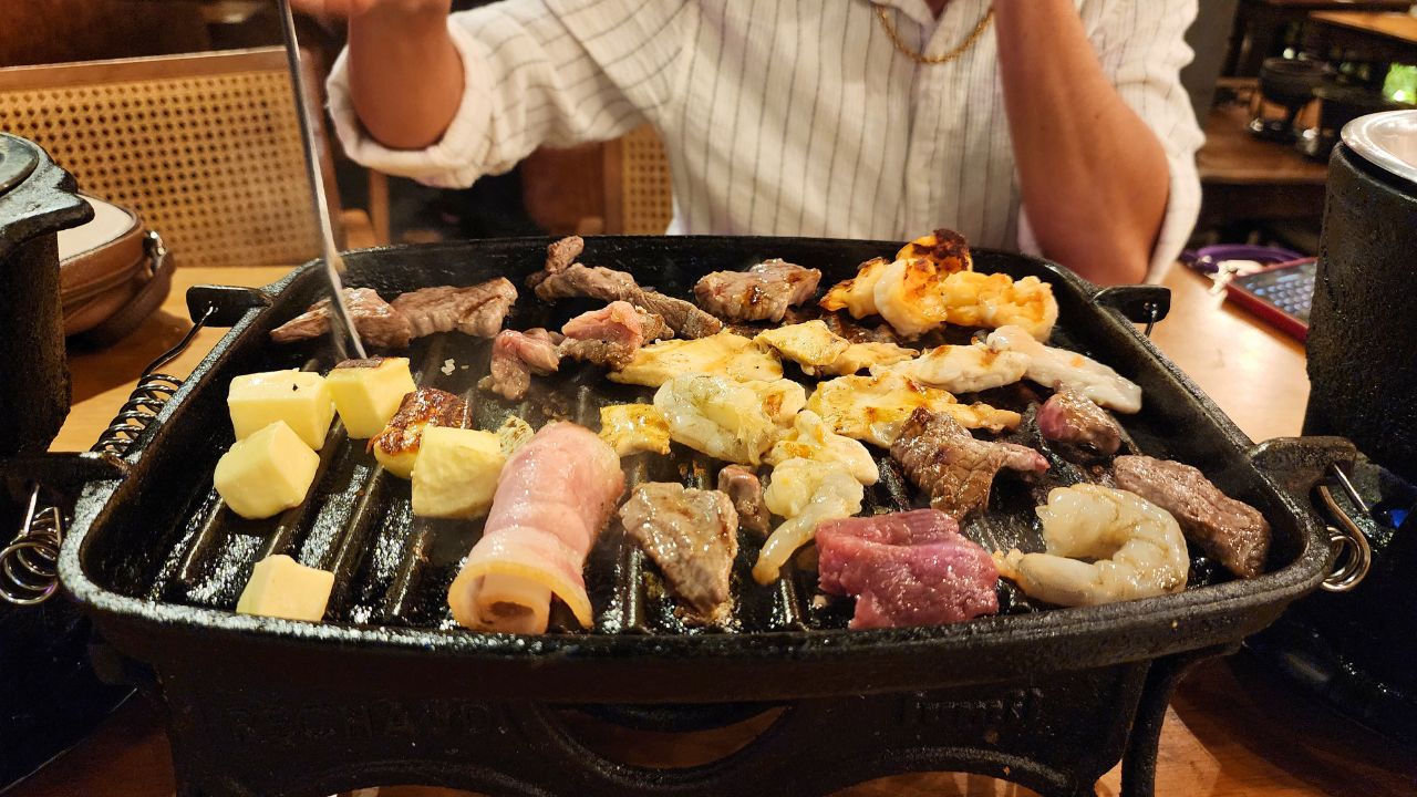 Onde comer em Florianópolis: achados e experiências saborosas 2 carnes black pot florianopolis • Rota dos Viajantes