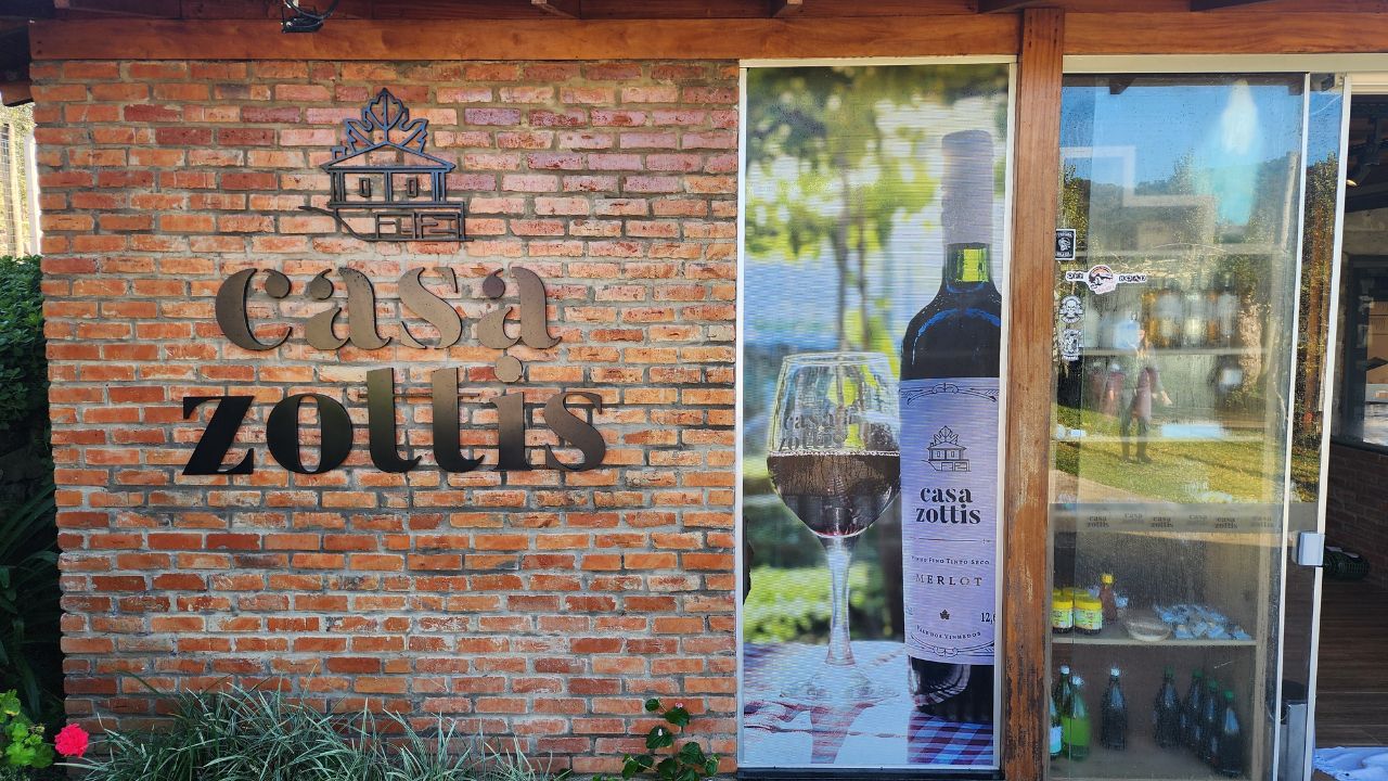 Vale dos Vinhedos: roteiro de vinhos em Bento Gonçalves 3 entrada casa zottis vale dos vinhedos