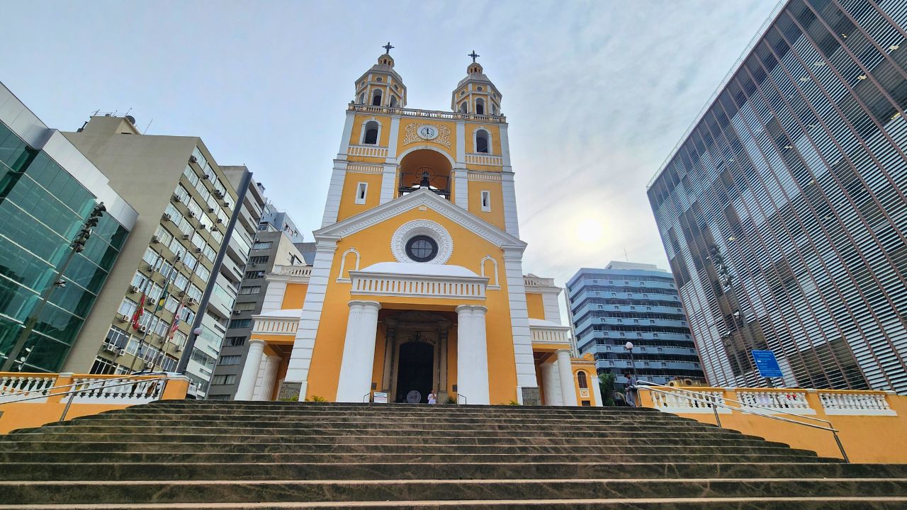 O que fazer em Florianópolis: o melhor da ilha em 3 dias 2 igreja matriz em Florianopolis