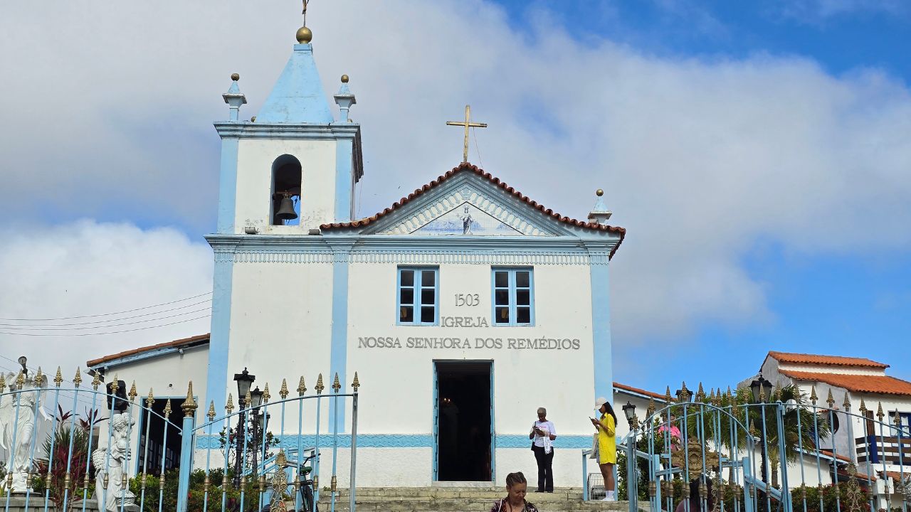 Arraial do Cabo: Guia Completo de Praias, Trilhas e Hospedagem 4 igreja remedios arraial • Rota dos Viajantes