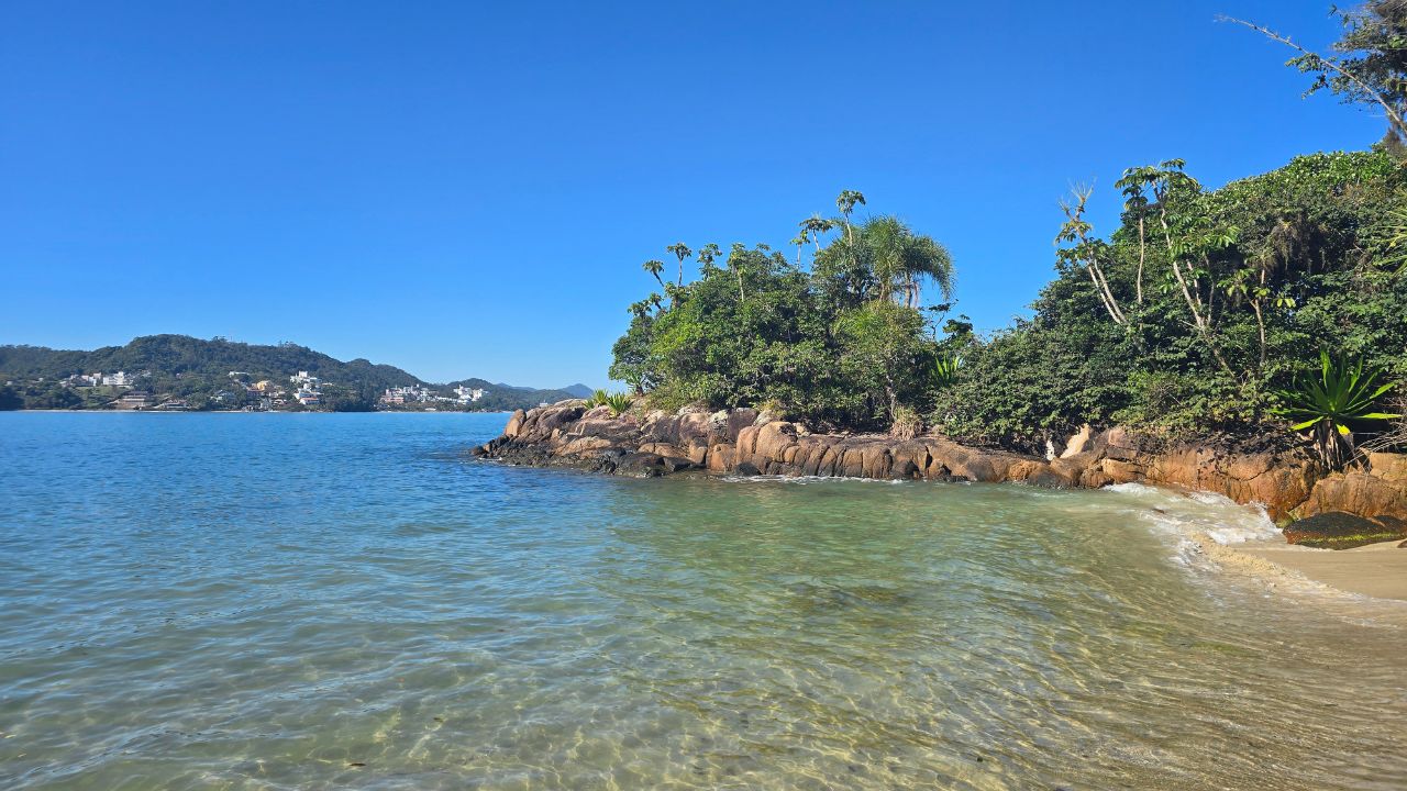 Passeio de Caiaque e SUP em Florianópolis: uma travessia inesquecível 3 margens ilha frances florianopolis • Rota dos Viajantes