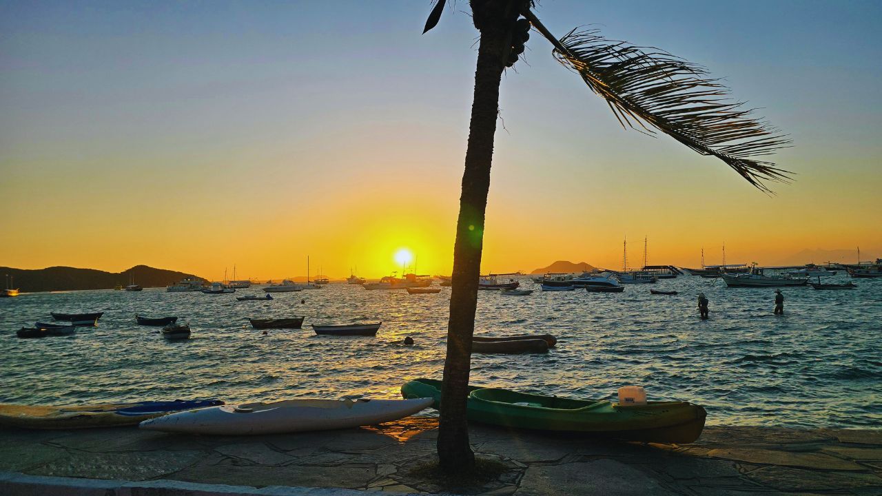 Guia Completo de Búzios: praias, passeios e onde comer 6 orla buzios • Rota dos Viajantes