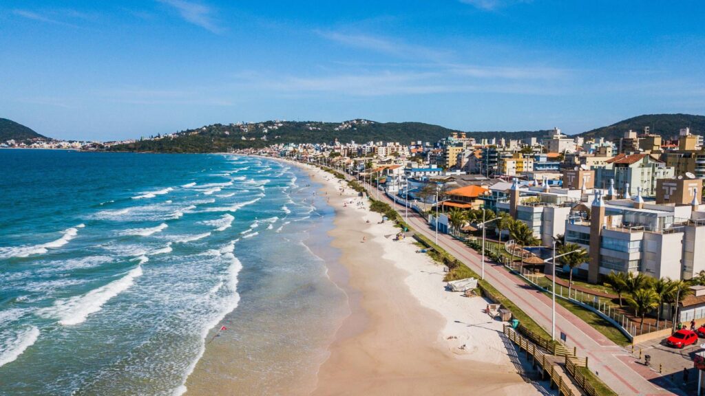 Guia de Verão: As 7 Melhores Praias de Bombinhas 3 Praia Bombas Bombinhas SC