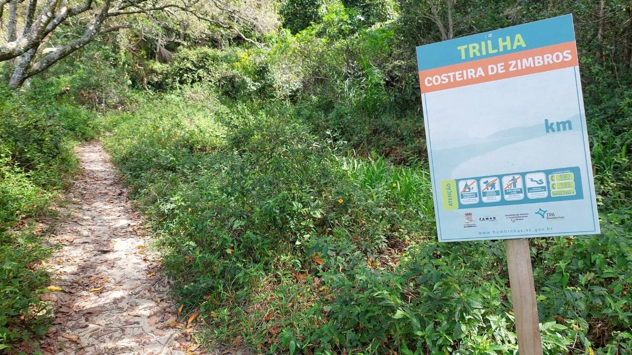 Trilha da Costeira de Zimbros em Bombinhas 2 inicio trilha • Rota dos Viajantes