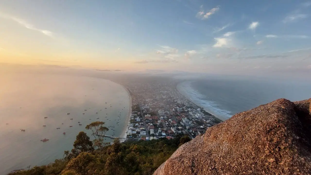 Trilha do Morro do Macaco em Bombinhas – SC