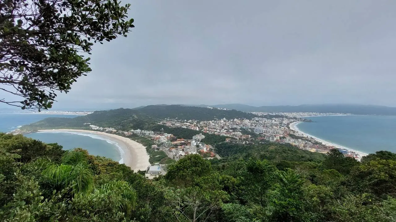 Trilha de Quatro Ilhas até a Praia do Retiro dos Padres 3 pedra 4 ilhas • Rota dos Viajantes