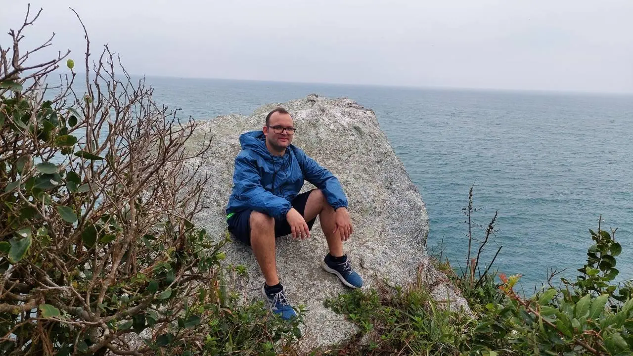 Trilha de Quatro Ilhas até a Praia do Retiro dos Padres 5 pedra dedo de deus • Rota dos Viajantes