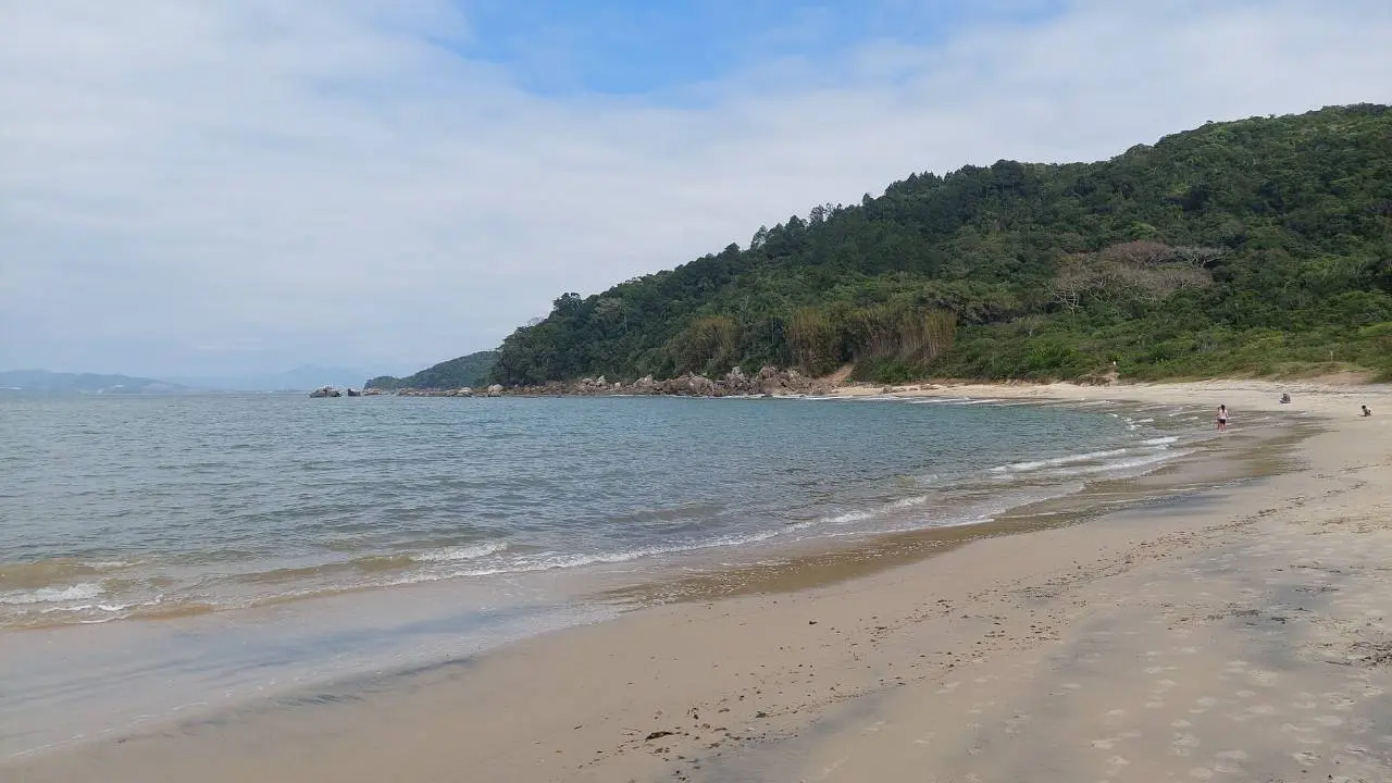 Trilha da Costeira de Zimbros em Bombinhas 6 praia triste • Rota dos Viajantes