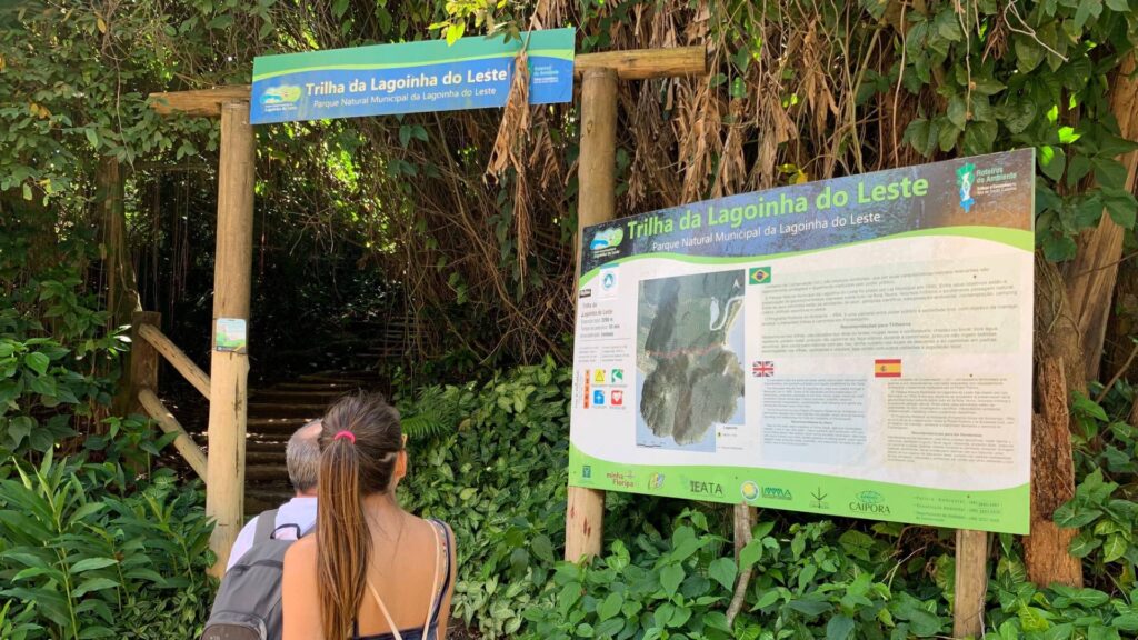 Trilha da Lagoinha do Leste: Aventura em Florianópolis 1 Entrada para a Trilha da Lagoinha do Leste pelo Pantano Sul
