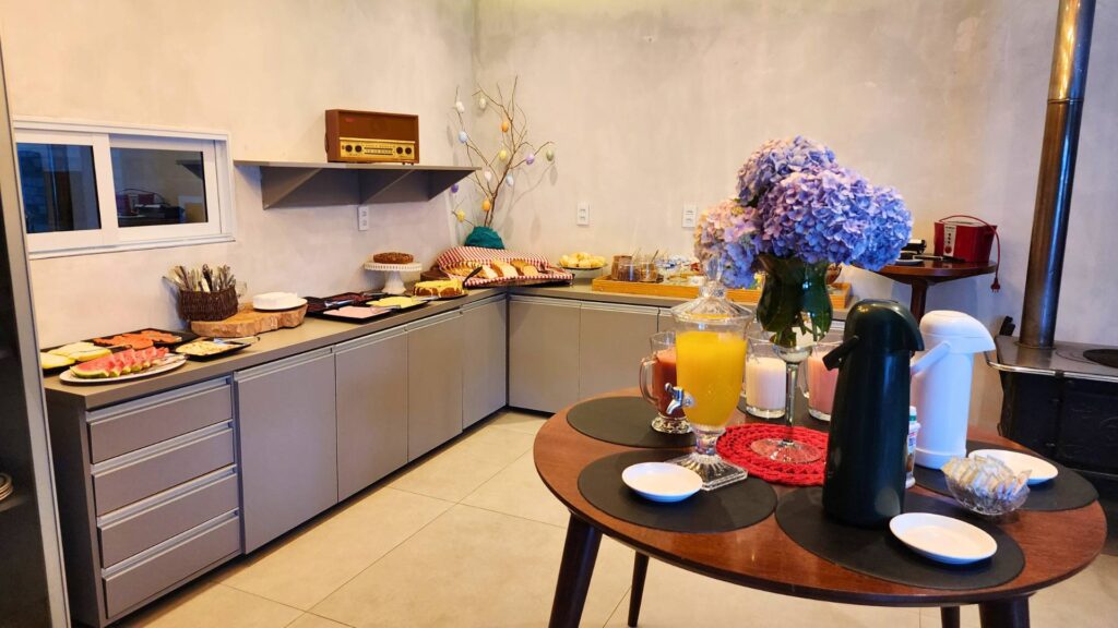 Serra e Jardim Pousada: Hospedagem em Bom Jardim da Serra 3 Buffet de Café da Manhã na Pousada Serra e Jardim