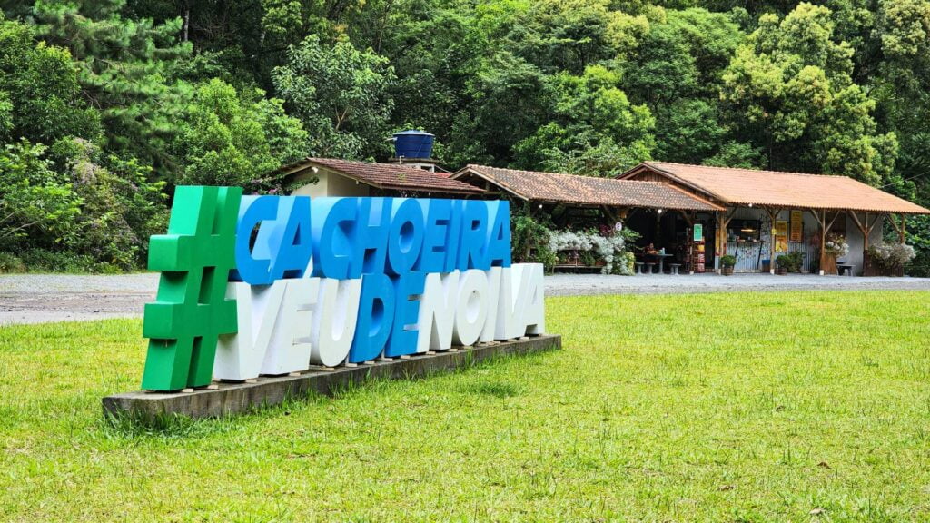 Cachoeira Véu de Noiva: Um Paraíso Natural Escondido em Doutor Pedrinho 1 Cachoeira Véu de Noiva