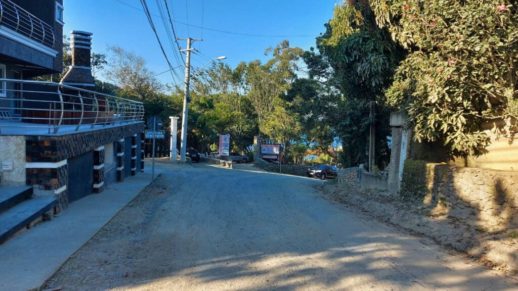 Descubra Praia e Trilha da Sepultura em Bombinhas 1 inicio trilha • Rota dos Viajantes