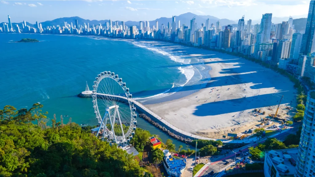 Balneario Camboriu Roda Gigante &bull; Rota dos Viajantes