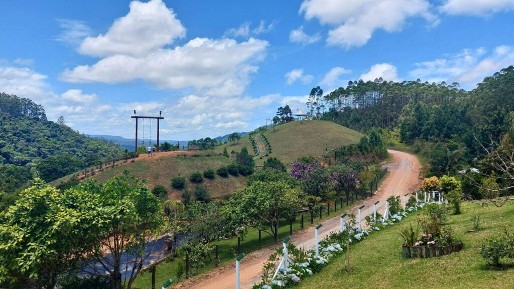 Mirante com Balanço na Cachoeira Paulista em Dr Pedrinho