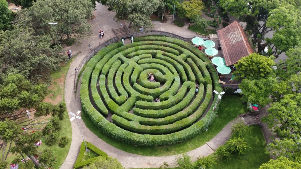 Roteiro na Serra Gaúcha: O que fazer em 7 Dias 2 labirinto verde nova petropolis