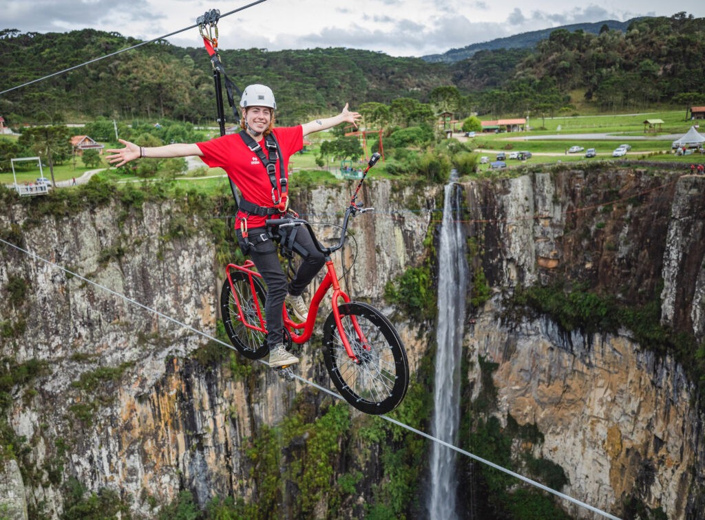 13 Melhores Cachoeiras de Santa Catarina para Visitar 4 sky bike cascata avencal parque mundo novo urubici • Rota dos Viajantes