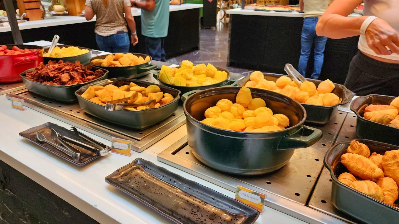 Hospedagem no Hotel Buona Vitta Gramado: Detalhes e Impressões 6 Buffet Buona Vitta