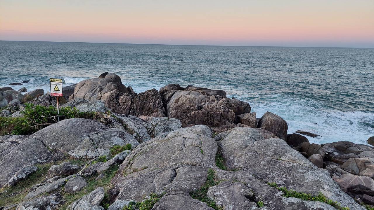Costão de Pedras em Sepultura