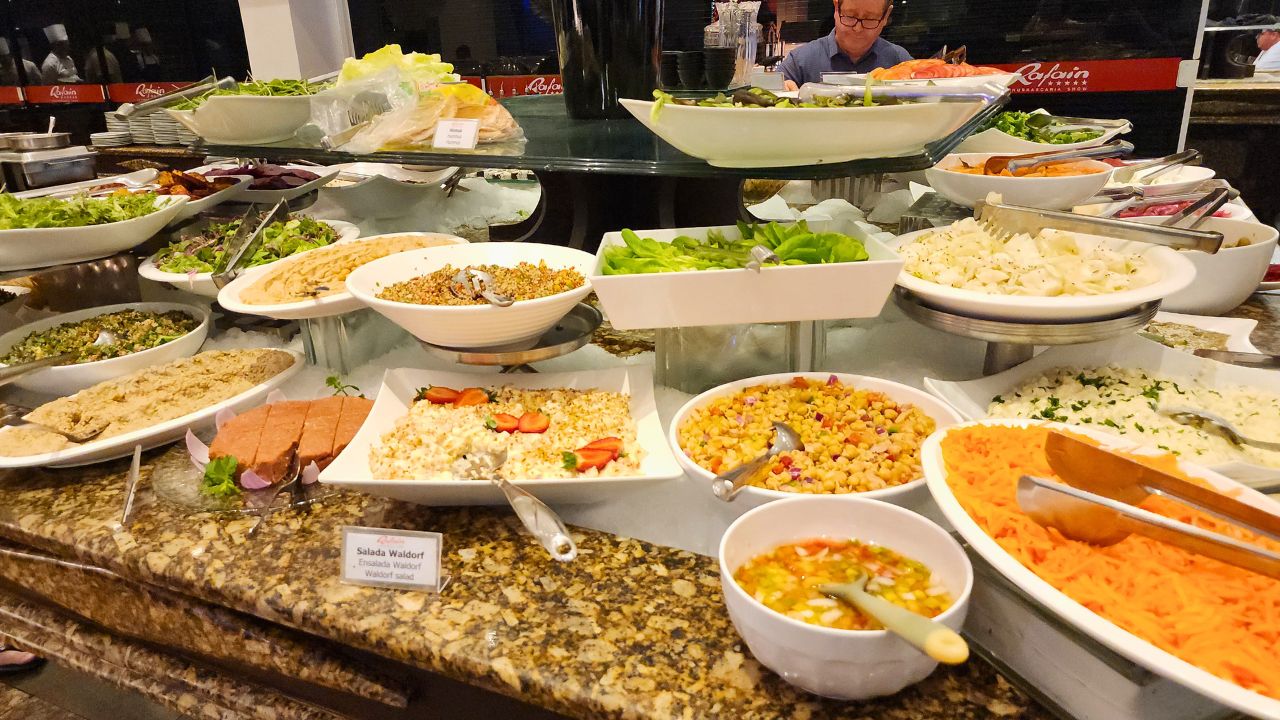 Buffet de Saladas no Rafain Churrascaria Show