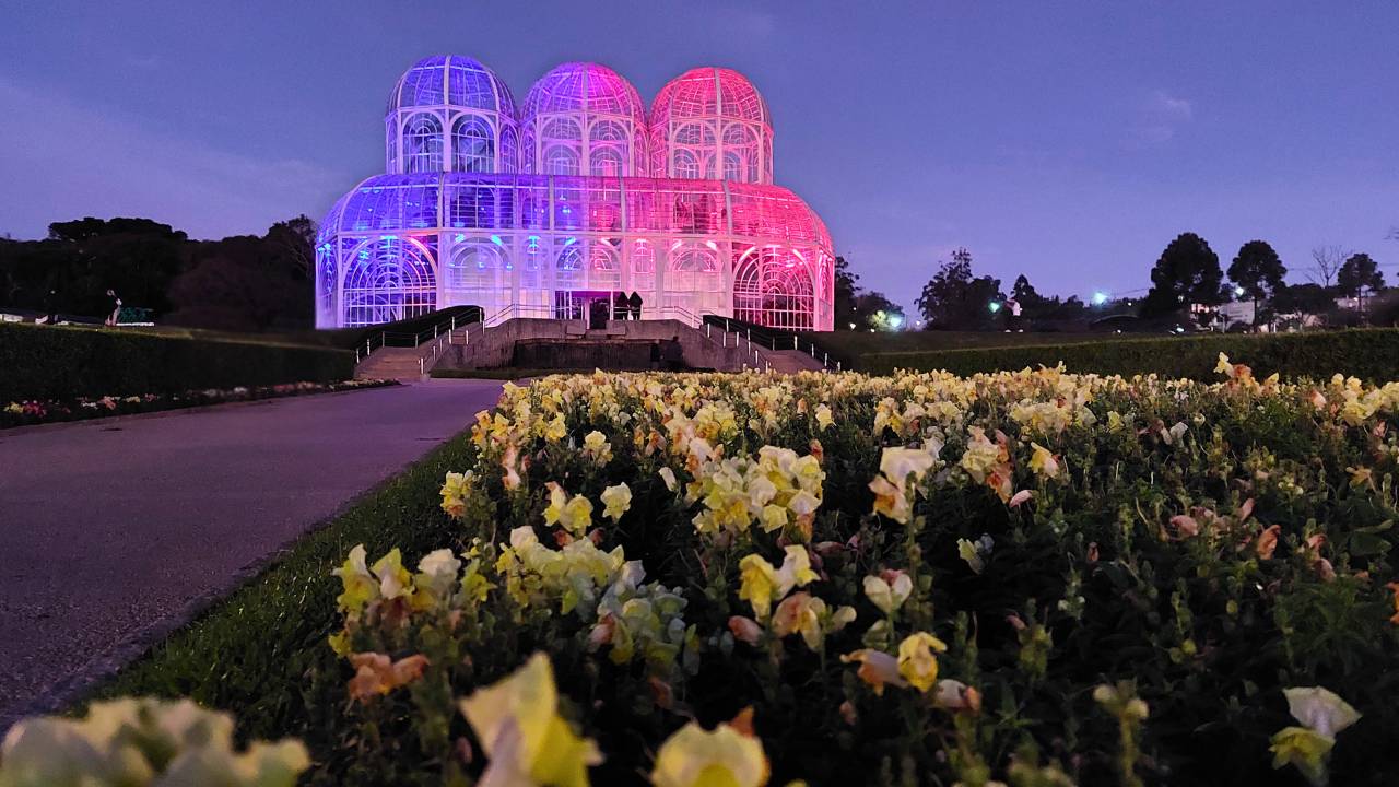 jardim botanico curitiba noite &bull; Rota dos Viajantes