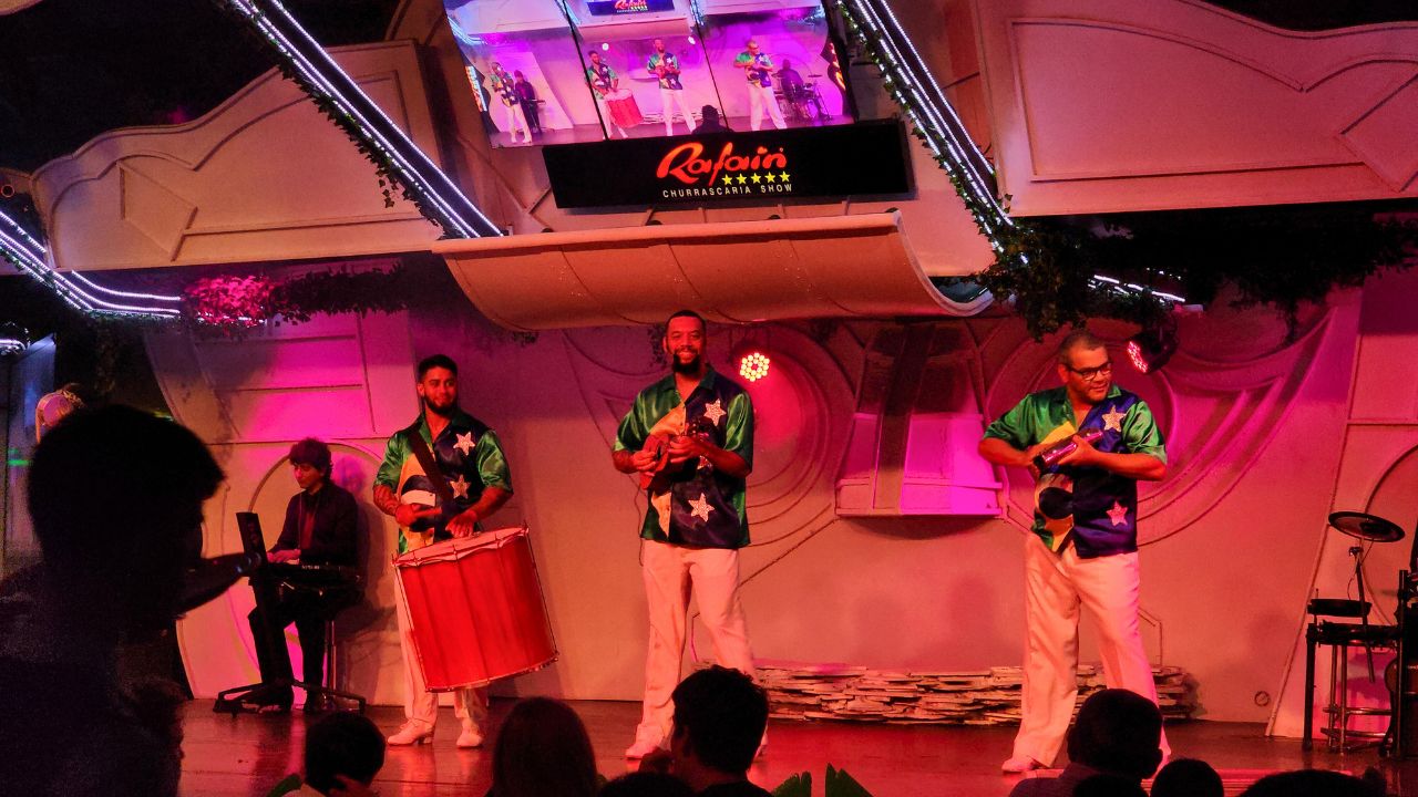Show Latino e Jantar na Rafain em Foz do Iguaçu 4 Samba na Rafain Churrascaria Show