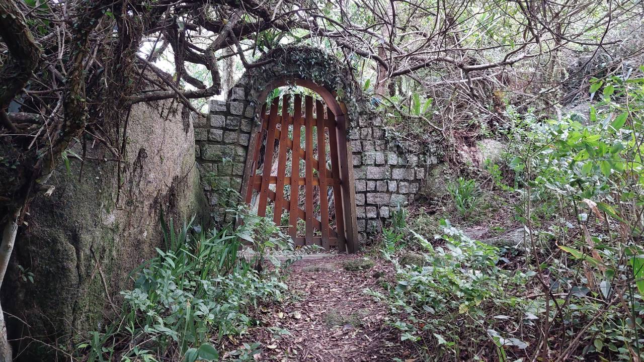 Porteira na Trilha da Ilhota
