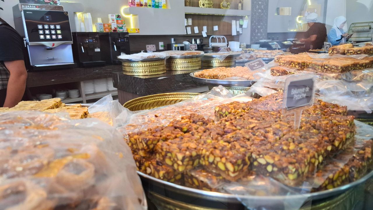 Locais Religiosos em Foz do Iguaçu: Um Roteiro de Diversidade Espiritual e Cultural 3 doces arabes foz iguacu • Rota dos Viajantes