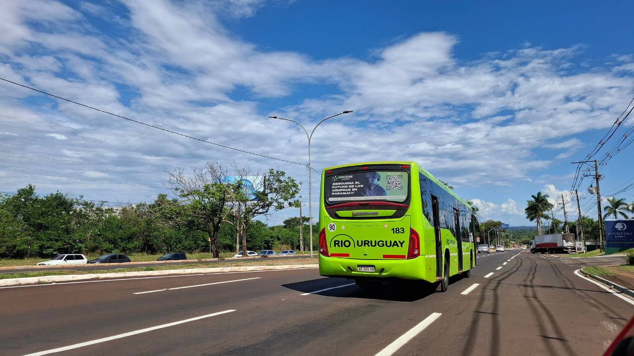 Ônibus do transporte público que faz a Fronteira da Argentina e Paraguai