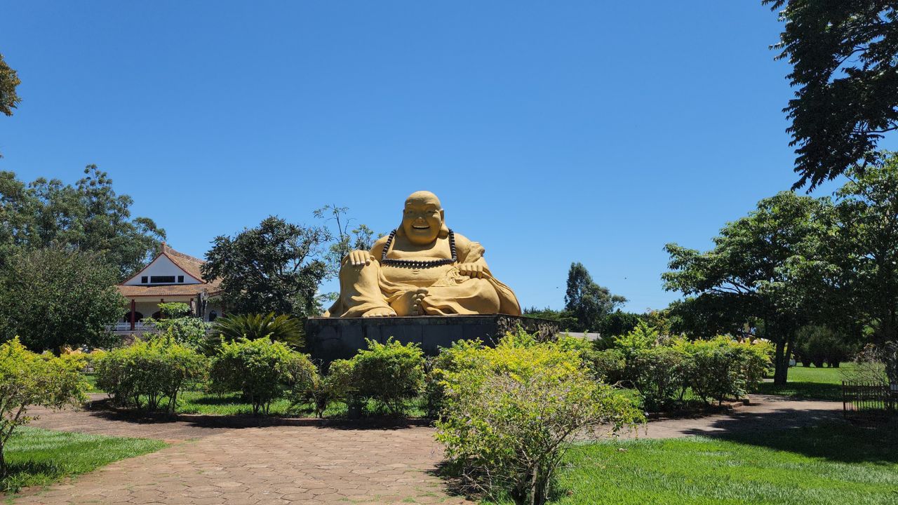 Locais Religiosos em Foz do Iguaçu: Um Roteiro de Diversidade Espiritual e Cultural 5 templo budista foz iguacu • Rota dos Viajantes