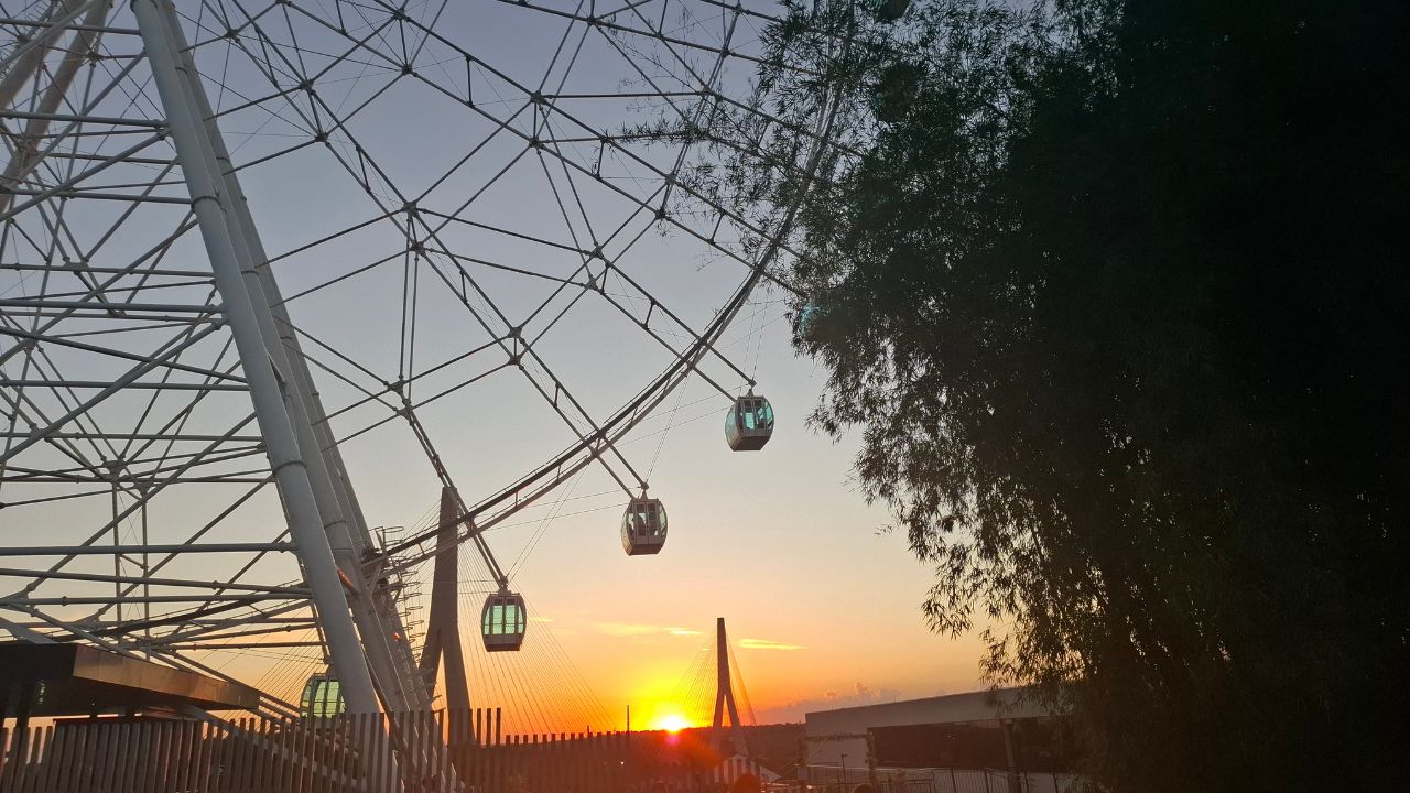 fim de tarde roda gigante foz &bull; Rota dos Viajantes