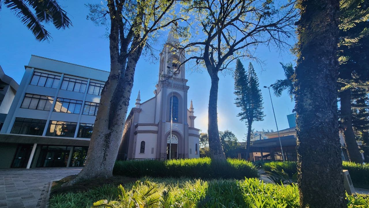 igreja mae de Deus carlos barbosa &bull; Rota dos Viajantes