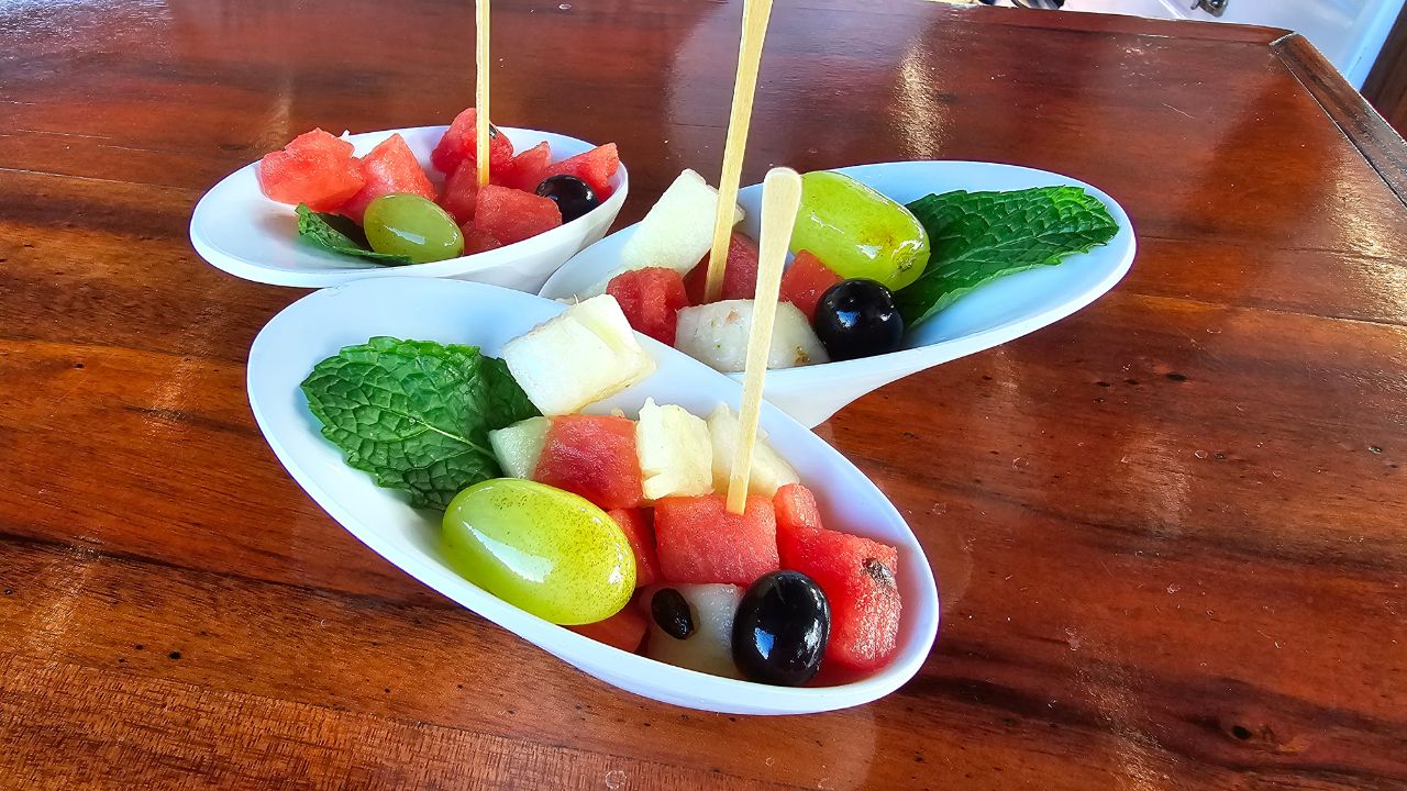 Passeio Águas Claras em Paraty: roteiro e dicas com valores 3 frutas aguas claras paraty • Rota dos Viajantes