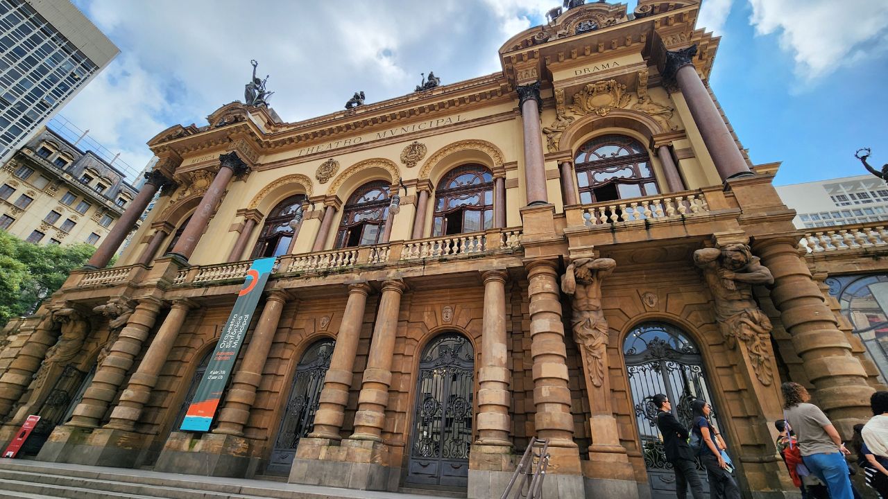 O que fazer em São Paulo: 10 atrações imperdíveis 5 teatro municipal sao paulo • Rota dos Viajantes