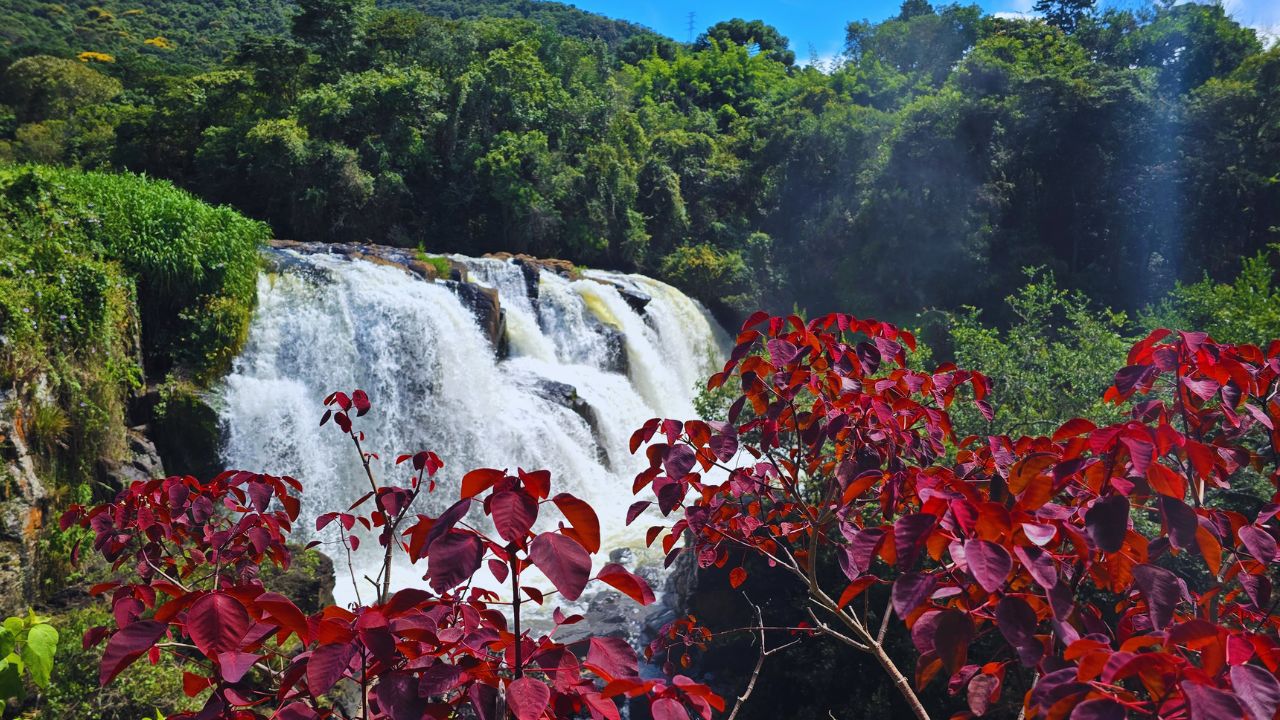 cascata veu de noivas pocos de caldas &bull; Rota dos Viajantes