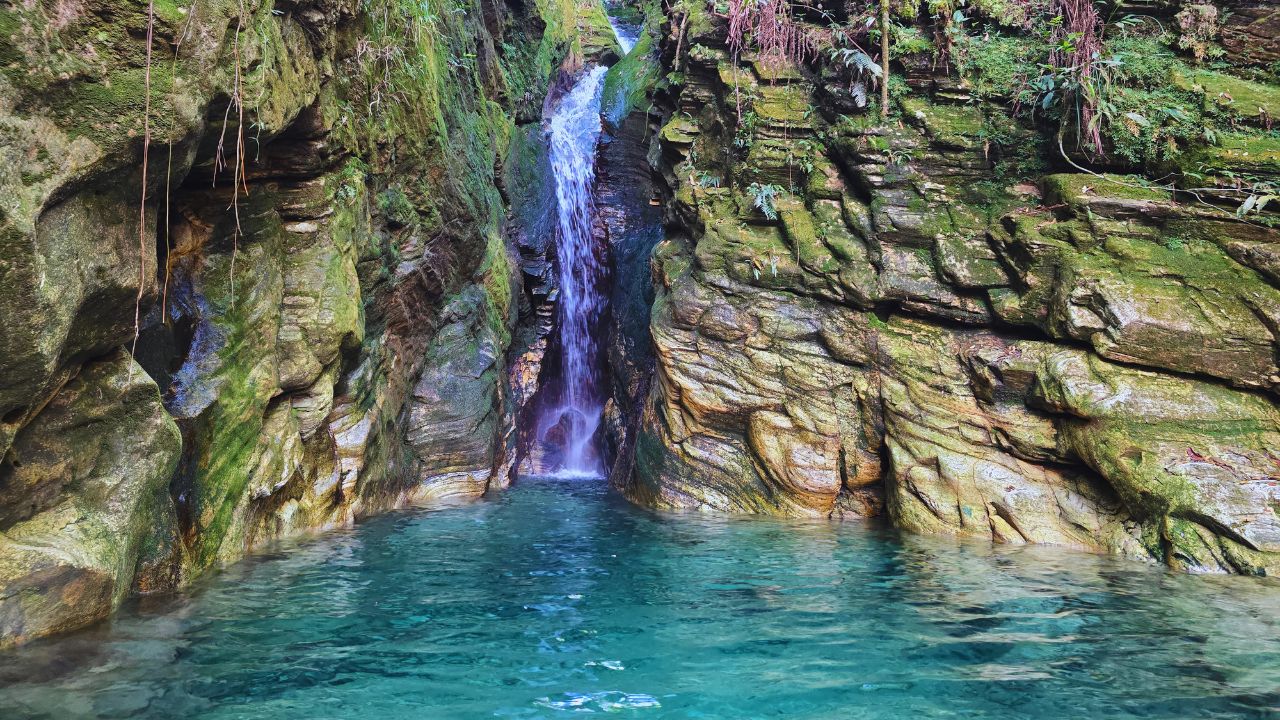 Cachoeira do encanto Serra da Canastra &bull; Rota dos Viajantes